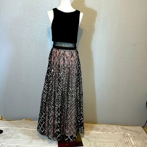 TLC “Say yes to the prom” sequined grid popover gown. Black/silver/blush size 3